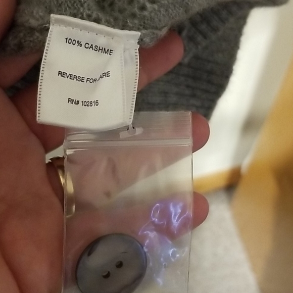 Ryllace 3X & 2X Cashmere button sweater cardigan - Picture 4 of 6